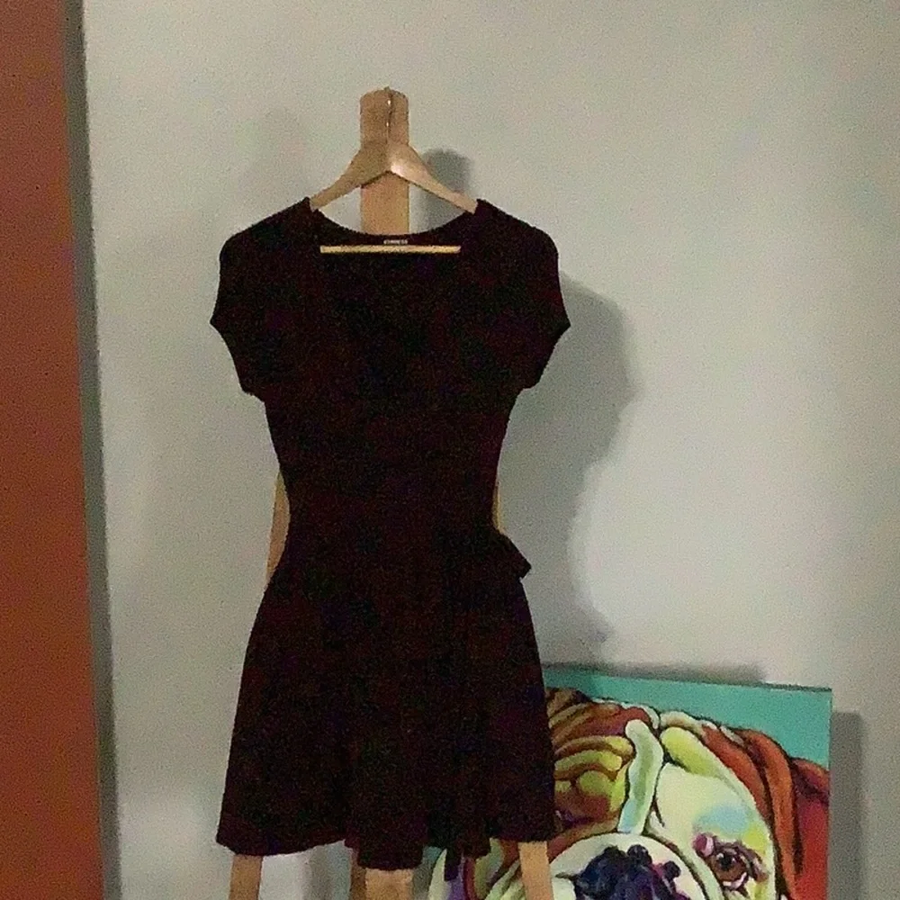 Express Elegant Burgundy Midi Dress - Picture 3 of 6